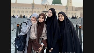 Potret Syifa Hadju Jalani Umrah Sebelum Menikah, Cantik Berhijab
