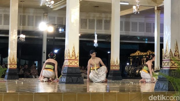 Tari Lampah Jantra Lampah Jantra ditampilkan untuk pertama kalinya di Kompleks Kepatihan Kota Jogja, Jumat (28/11) malam.