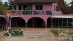Terkepung Banjir, Warga Songkhla Bertahan di Lantai Dua dan Atap Rumah