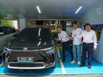 Pertama di Bandung, Toyota Hadirkan Tempat Ngecas Mobil Listrik Gratis!