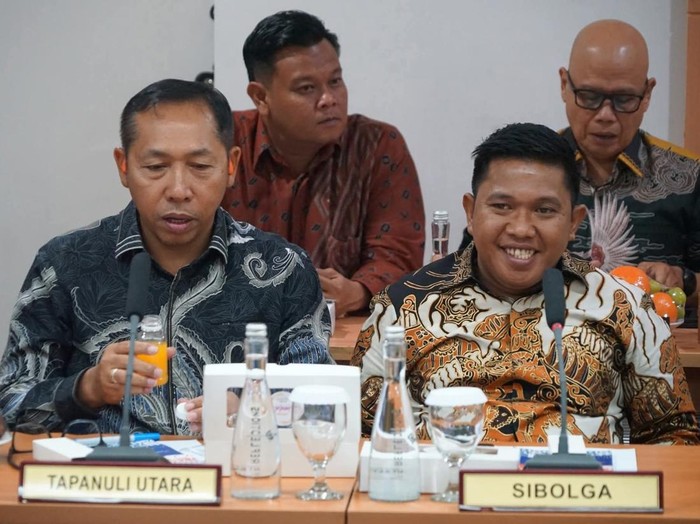 Wali Kota Sibolga Akhmad Syukri Nazry Penarik saat mengikuti RUPS Bank Sumut di Medan pada Senin (24/11/2025)
