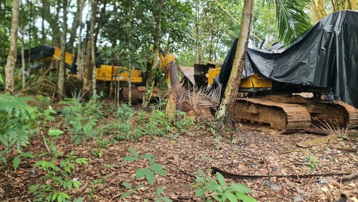 Alat berat yang ditemukan oleh Satgas Penertiban Kawasan Hutan (PKH) Korwil Babel.
