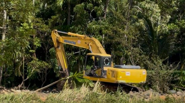 Andre Rosiade Bawa Alat Berat Pascabanjir Pandang Wakil Ketua Komisi VI DPR Andre Rosiade mengerahkan alat berat untuk menormalisasi aliran Sungai Guo, Kuranji, Kota Padang.