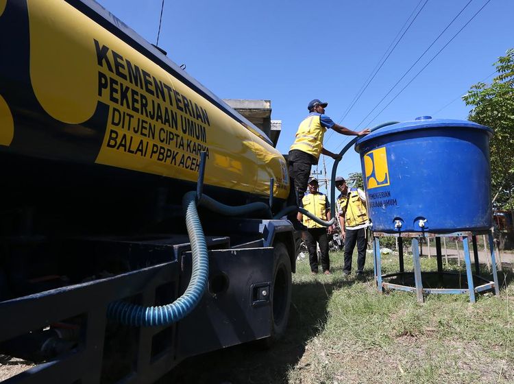 Kementerian PU Salurkan Air Bersih untuk Korban Banjir di Pidie Jaya