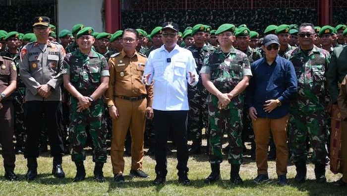 Bupati Luwu Utara, Andi Abdullah Rahim bersama Danrem 141 Toddopuli, Brigjen Andre Clift Rumbayan.