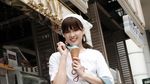 Potret Seru Chika Jessica Kulineran Jajan Es Krim dan Makan Sushi
