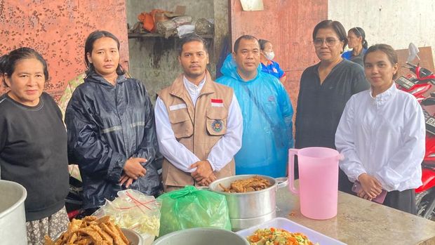 Dapur MBG di Sumatera Utara, dialihfungsikan menjadi dapur umum untuk membantu warga terdampak banjir.
