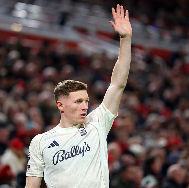 Manchester City Berburu Gelandang Baru