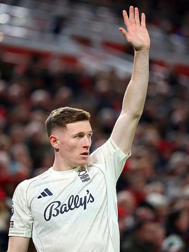 Manchester City Berburu Gelandang Baru