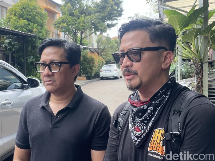 Andre Taulany dan Ferry Maryadi melayat di rumah duka Gary Iskak