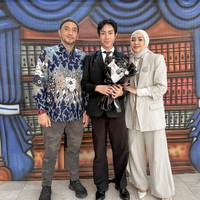 Dalam proses yang tidak mudah, bahkan nyaris cerai, keduanya akhirnya rujuk. Keputusan itu menjadi titik balik perjalanan rumah tangga mereka. Gary dan Richa tampil sebagai pasangan yang lebih solid dan matang dalam menghadapi konflik. Foto: Instagram/@richaiskak