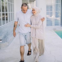 Tak lama setelah menikah, badai menerpa hubungan mereka. Isu perselingkuhan sempat membuat pernikahan itu berada di ujung tanduk. Meski begitu, Gary dan Richa memilih mempertahankan komitmen yang telah dibangun sejak awal. Foto: Instagram/@richaiskak