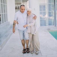 Gary Iskak berpulang di usia 52 tahun, meninggalkan istrinya Richa dan dua anak. Bintang film ’30 Hari Mencari Cinta’ ini dikabarkan tewas dalam kecelakaan motor, Sabtu (29/11/2025). Foto: Instagram/@richaiskak