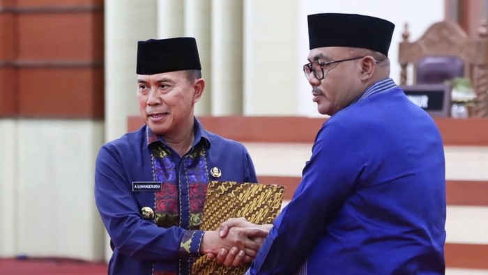 Gubernur Andi Sumangerukka dan Ketua DPRD Sultra La Ode Tariala secara resmi menandatangani Nota Kesepakatan Bersama atas Rancangan Awal Rencana Pembangunan Jangka Menengah Daerah (RPJMD) Sultra 2025-2029.