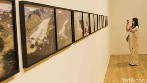 Serangkaian jepretan ini berasal dari kampung halamannya di Islandia, yang terkenal dengan dingin dan banyak salju.   Foto: Gilang Faturahman/ detikcom