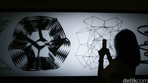 Menyelami Karya Seni Olafur Eliasson di Museum MACAN Jakarta