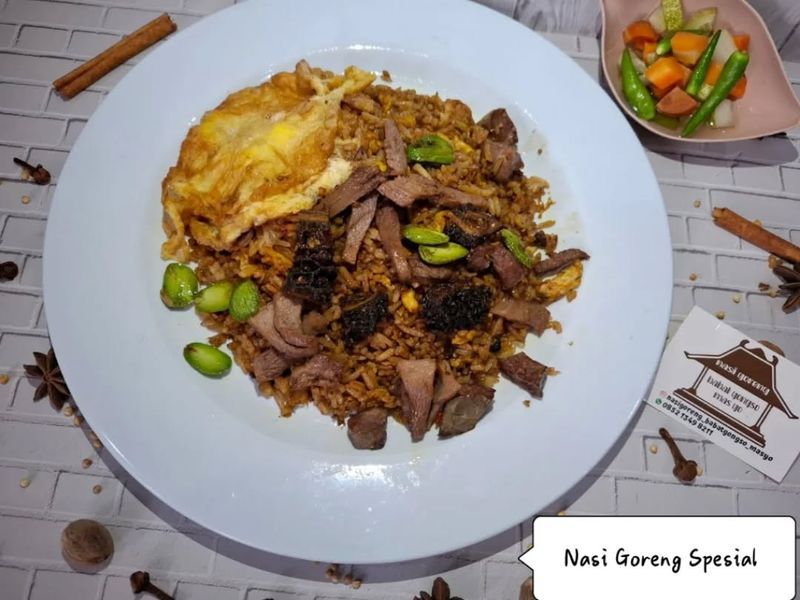 Nasi goreng babat gongso di Jakarta.