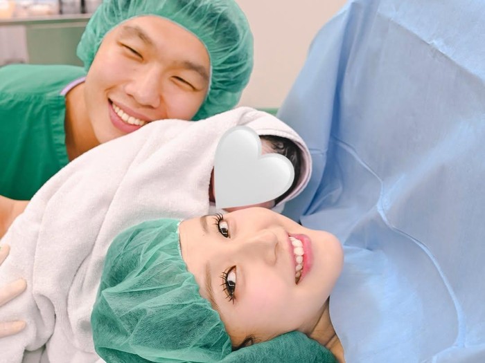 Nita Vior melahirkan anak pertama, jenis kelamin perempuan.