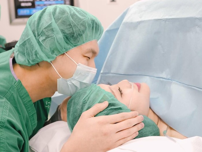 Nita Vior melahirkan anak pertama, jenis kelamin perempuan.