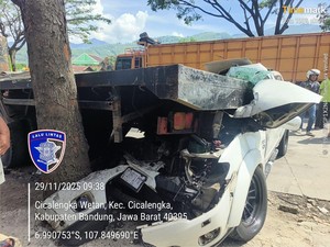 Pajero Tabrak Truk Tronton di Cicalengka, Remaja Asal Tasik Tewas
