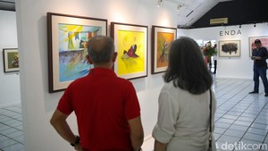 Melalui sapuan watercolor yang halus hingga kuat, pameran “Renjana” mengajak pengunjung merasakan energi, emosi, dan kegigihan para seniman dalam menuangkan renjana mereka di atas kertas. Mohammad Farrel/detikFoto