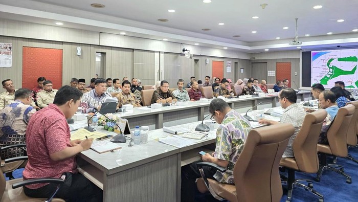 Pembahasam dampak sosial lahan mozaik 5 dan 6 pembangunan Pelabuhan Tanjung Carat.