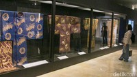 Antusias Pengunjung Melihat Pameran Wastra Indonesia-Jepang