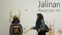 Para pengunjung juga mendapatkan kesempatan menjajal permainan tradisional yang biasa digunakan untuk melatih ketangkasan para pendekar Jepang.