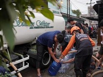 Dompet Dhuafa Salurkan 10.000 Liter Air Bersih ke Korban Banjir Medan