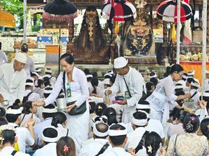 Jadwal Hari Suci Hindu Bulan Desember 2025 Menurut Kalender Bali