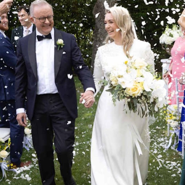 Foto PM Australia Pertama yang Menikah Saat Menjabat, Gaun Istri Jadi Sorotan