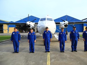 Polri Kerahkan Pesawat CN dan Fokker untuk Distribusi Logistik ke Sumatera