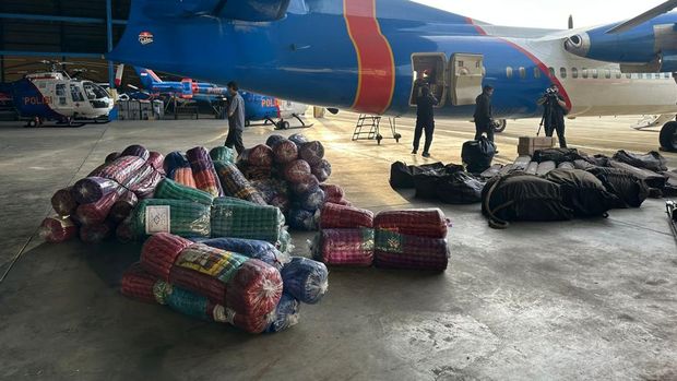 Polri mengirimkan 6 ton bantuan untuk korban bencana di Aceh-Sumut-Sumbar.