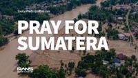 Sumatra sedang tidak baik-baik saja.... Doa terbaik untuk saudara-saudara kita di sana, tulis Raffi Ahmad dan Nagita bersama RANS Entertainment. Dalam unggahannya, Raffi Ahmad membagikan beberapa update kondisi di Aceh, Sumatra Barat, dan Sumatra Utara. Dia juga mencantumkan nomor layanan hotline BNPB, yakni 0811-61614-550 bila ada keluarga di wilayah terdampak yang belum bisa dihubungi dengan mengirimkan data nama, umur, dan jenis kelamin, alamat melalui WhatsApp. Foto: Instagram @raffinagita1717