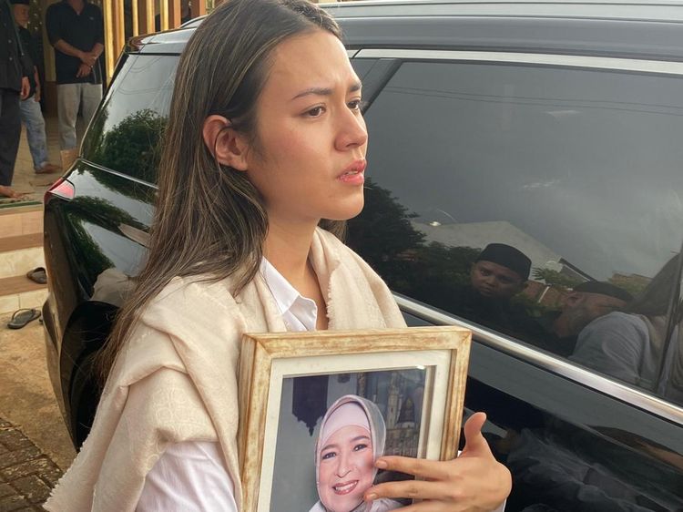 Peluk Foto, Raisa: Aku Sayang Sama Ibu