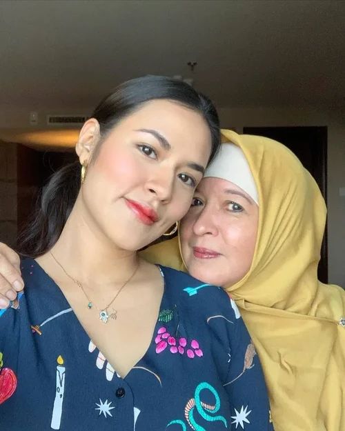 Raisa dan Ria Mariaty