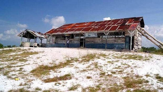 Replika SD Laskar Pelangi Replika SD Laskar Pelangi