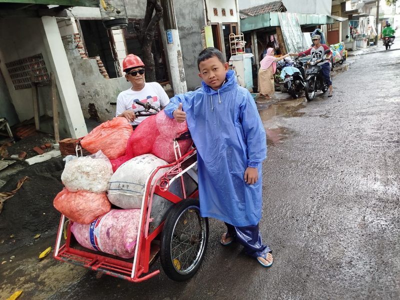 Siswa SMPN 57 ciptakan inovasi limbah kulit bawang diolah jadi tinta spidol Siswa SMPN 57 Surabaya ciptakan inovasi limbah kulit bawang diolah jadi tinta spidol