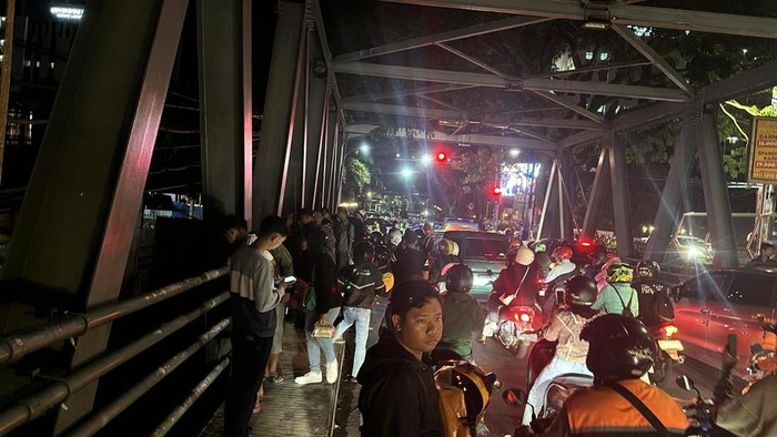 Suasana jembatan Suhat saat kejadian mahasiswa bunuh diri