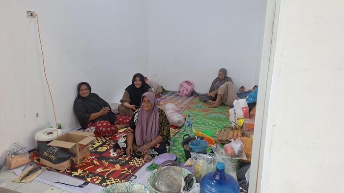 Terminal Jadi Posko Pengungsian