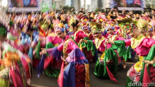 500 Penari Meriahkan Gelaran Jakarta Penuh Warna di Bundaran HI