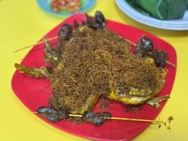 Gurih Berempah Ayam Kampung Legendaris Berusia 25 Tahun di Tebet