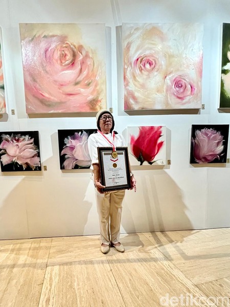 Baby Ahnan: Penulis, Aktivis, Pengusaha Kuliner, hingga Pelukis