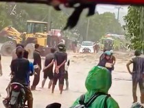 Banjir di Watusampu Palu Diduga Dipicu Tambang, Lalin Sempat Terputus