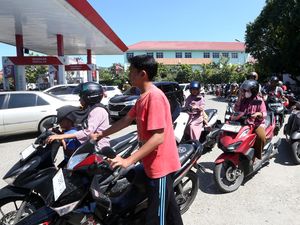 BBM Langka, SPBU Banda Aceh Ramai Antrean Pascabanjir