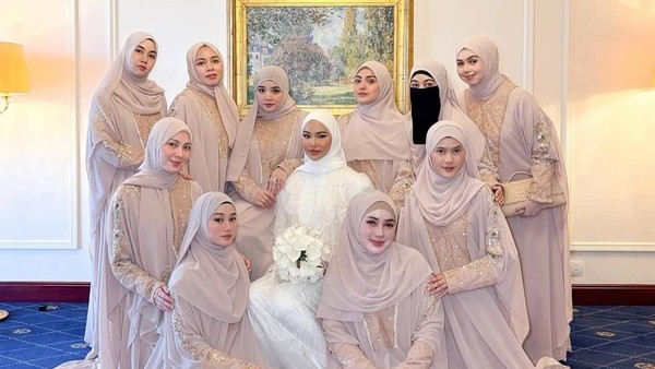 Gaya Dinda Hauw Hingga Sohwa Halilintar Jadi Bridesmaid Dara Arafah di Madinah