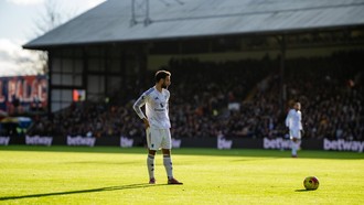 Bruno Fernandes Sang Pelayan MU