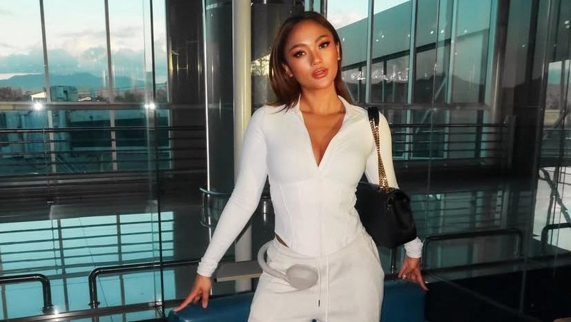 Cantik! Gaya Marion Jola saat Makan Burger hingga ke Piknik Kue