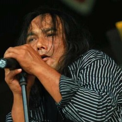 Mantan Vokalis Edane dan Elpamas, Ecky Lamoh Meninggal Dunia