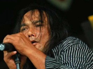 Mantan Vokalis Edane dan Elpamas, Ecky Lamoh Meninggal Dunia